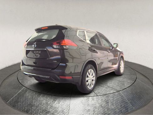 Used 2017 Nissan Rogue S image 2