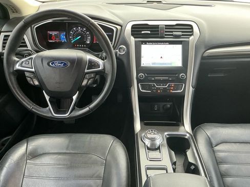 Used 2017 Ford Fusion SE w/ Fusion SE Technology Package image 17
