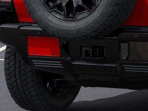 New 2025 GMC Hummer EV 2X w/ LPO, Roof Cross Rail Package image 14