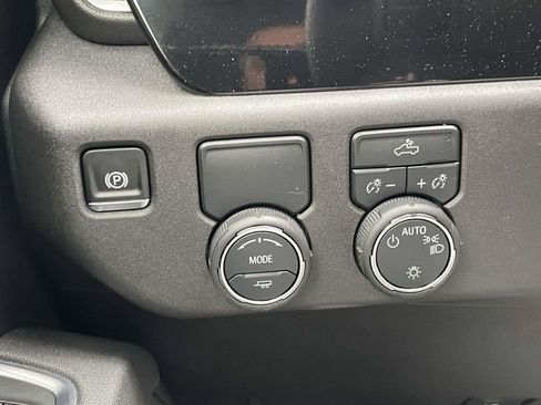 Used 2025 Chevrolet Silverado 1500 LT w/ Leather Package image 28