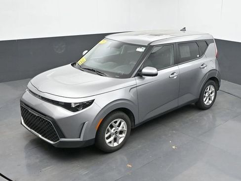 Used 2025 Kia Soul LX w/ LX Technology Package FWD image 35