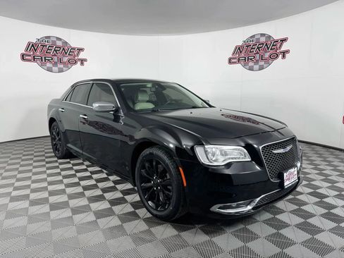 Used 2018 Chrysler 300 Limited AWD/4WD image 9