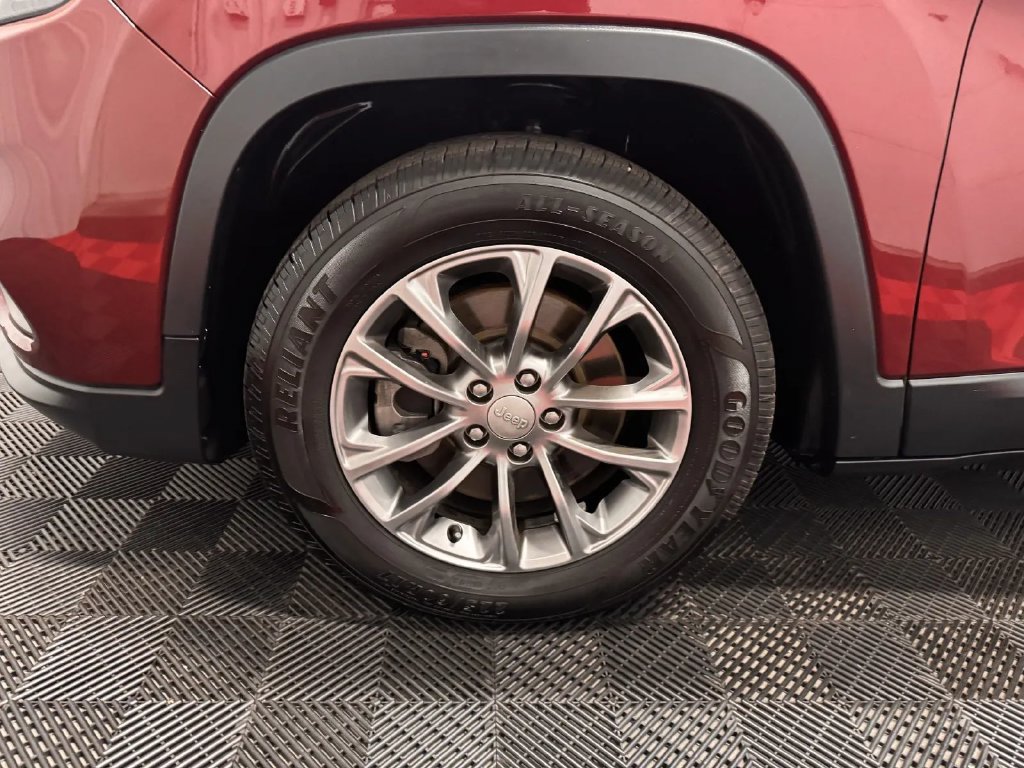 Used 2019 Jeep Cherokee Latitude Plus FWD image 11