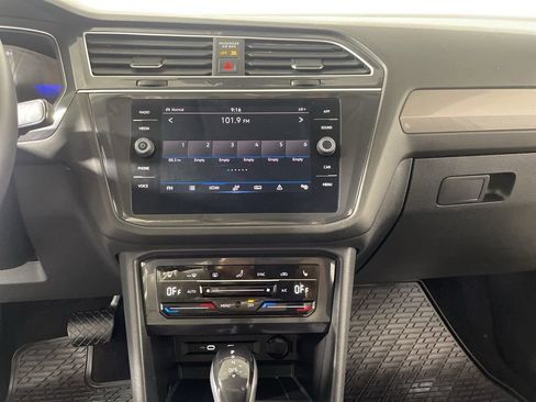 Used 2024 Volkswagen Tiguan SE image 15
