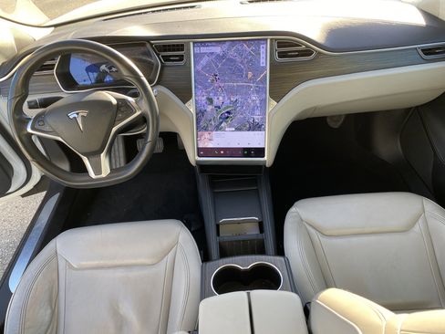 Used 2015 Tesla Model S 70 image 20