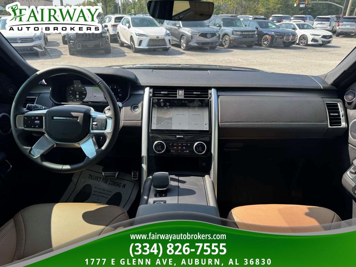 Used 2025 Land Rover Discovery Dynamic SE AWD/4WD image 14