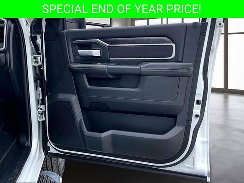 Used 2024 RAM 3500 Big Horn image 28