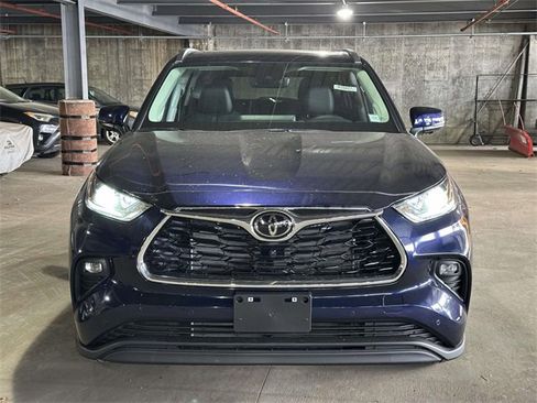 New 2026 Toyota Highlander Limited image 2