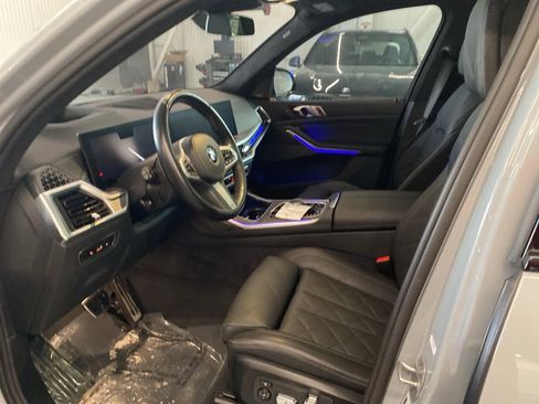 Used 2025 BMW X7 xDrive40i w/ M Sport Package AWD/4WD image 14