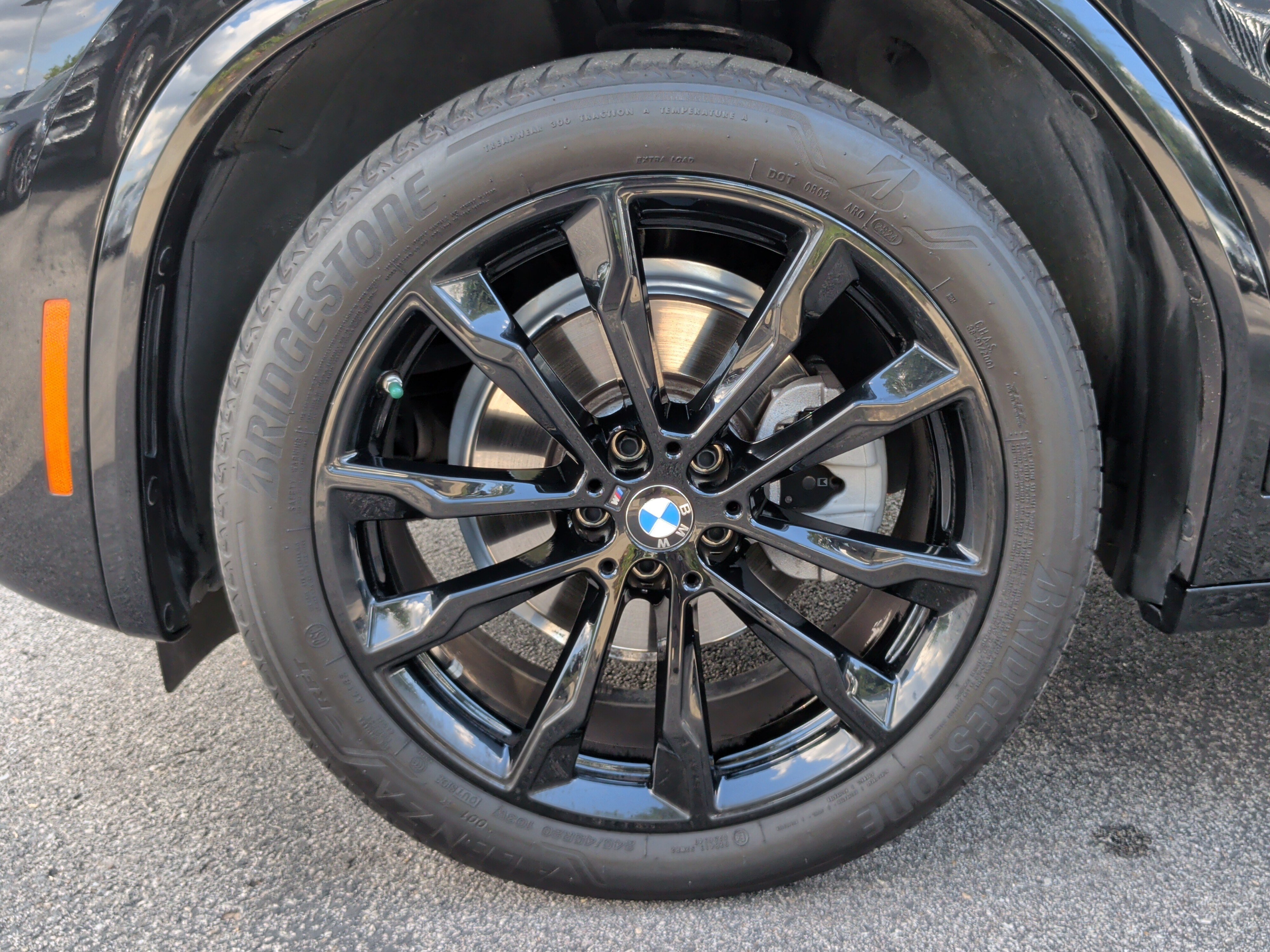 Certified 2025 BMW X4 xDrive30i w/ M Sport Package AWD/4WD image 14