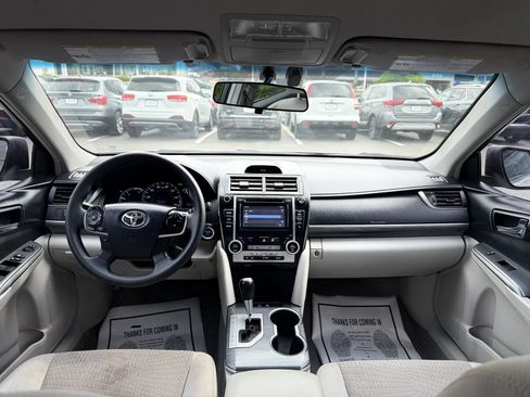 Used 2014 Toyota Camry LE FWD image 11