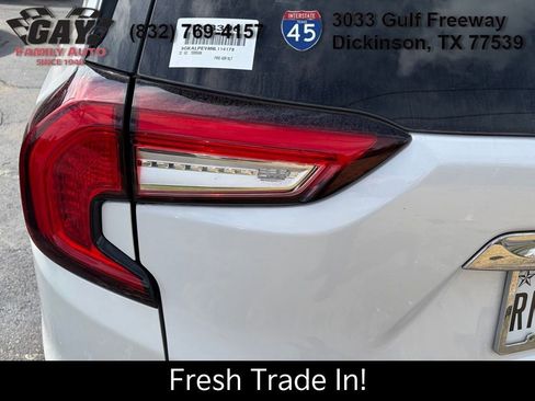Used 2022 GMC Terrain SLT image 2