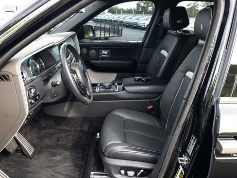 Certified 2021 Rolls-Royce Cullinan AWD/4WD image 25