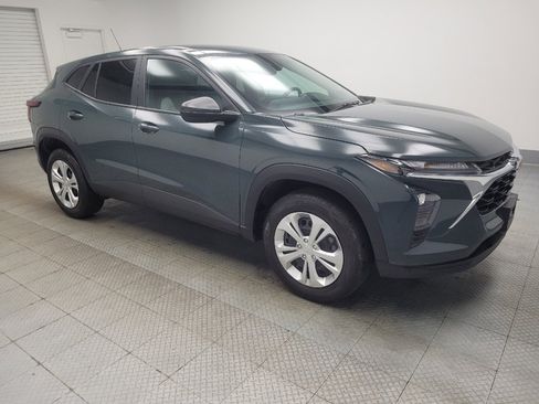 Used 2025 Chevrolet Trax LS FWD image 11
