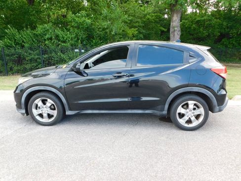 Used 2016 Honda HR-V LX image 2
