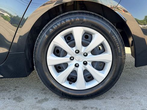Used 2022 Toyota Corolla LE FWD image 29