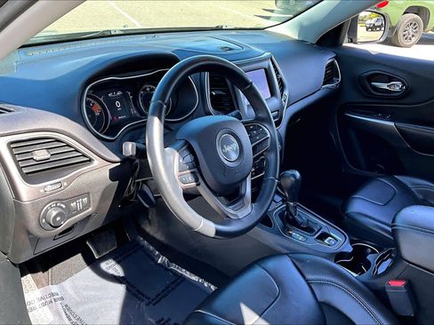 Used 2019 Jeep Cherokee Latitude Plus FWD image 16