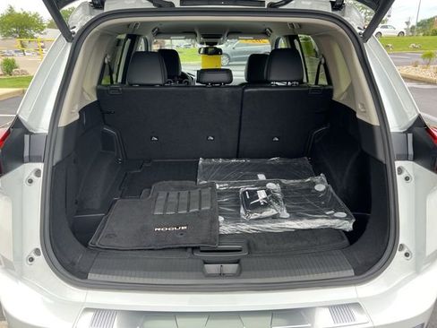 Used 2025 Nissan Rogue SL AWD/4WD image 21