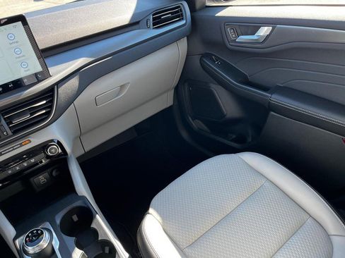 New 2025 Ford Escape SE image 7