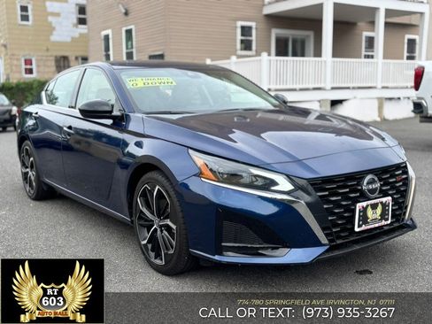 Used 2024 Nissan Altima 2.5 SR FWD image 3
