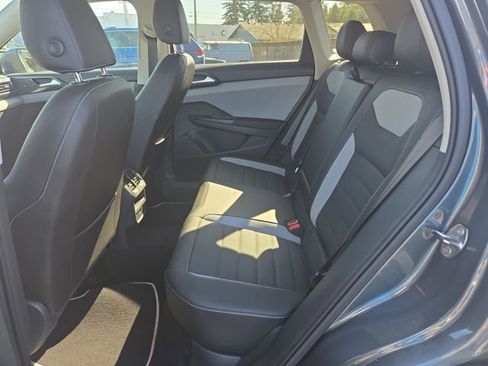 Used 2023 Volkswagen Taos SEL image 11