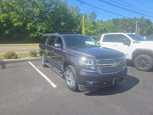 Used 2017 Chevrolet Suburban LT w/ LT Signature Package AWD/4WD image 2