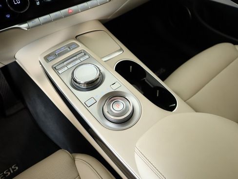 Used 2024 Genesis GV70 2.5T image 8