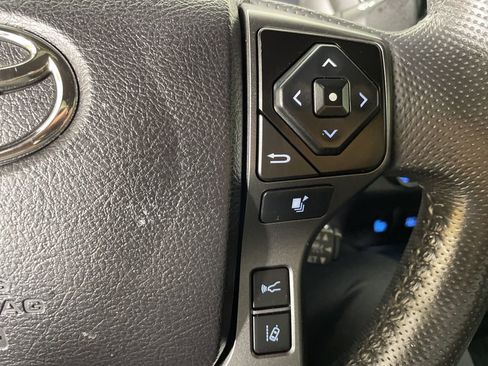 Used 2021 Toyota Tacoma TRD Off-Road image 23