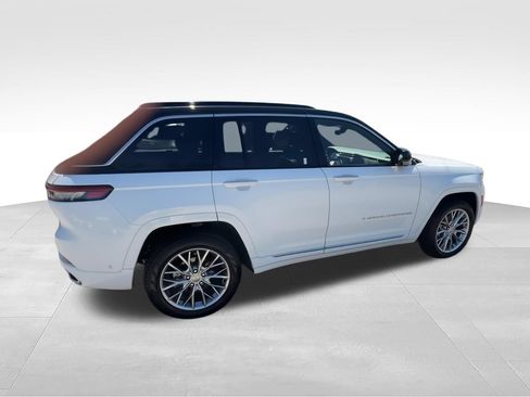 Used 2025 Jeep Grand Cherokee Summit AWD/4WD image 10