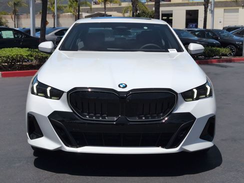 New 2027 BMW 530i RWD image 3
