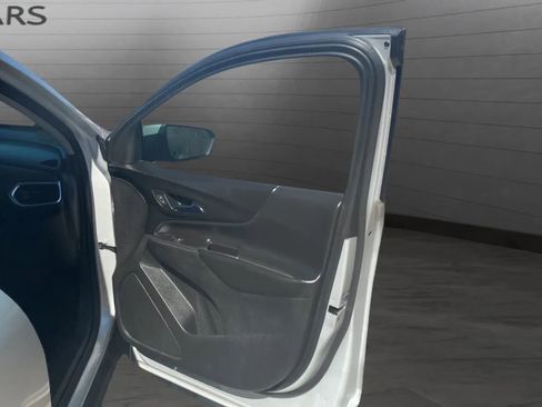 Used 2019 Chevrolet Equinox LT FWD image 12