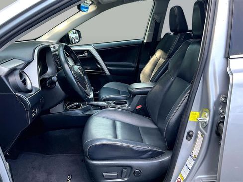 Used 2018 Toyota RAV4 Limited AWD/4WD image 9