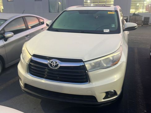 Used 2016 Toyota Highlander XLE image 3