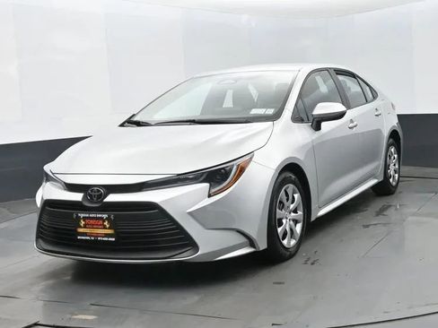 Used 2025 Toyota Corolla LE FWD image 1