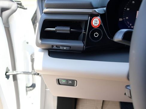 New 2025 Porsche Macan Electric RWD image 36