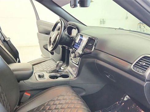 Used 2019 Jeep Grand Cherokee Laredo AWD/4WD image 37