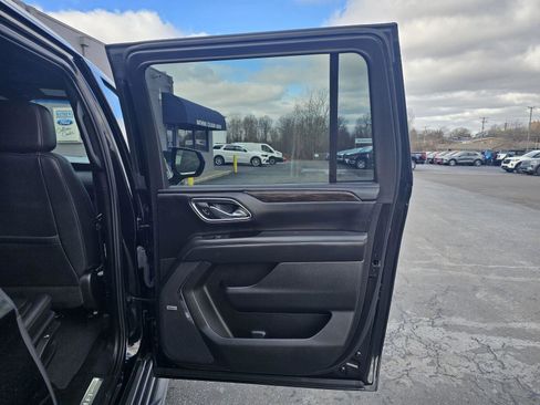 Used 2023 Chevrolet Suburban LT image 16