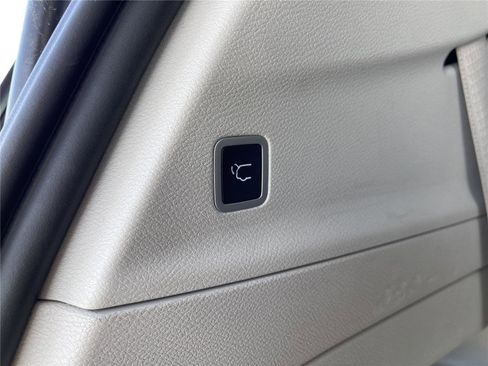 Used 2024 Chrysler Pacifica Touring-L FWD image 42