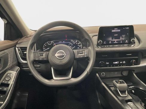 Used 2023 Nissan Rogue SV AWD/4WD image 12