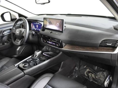 Certified 2025 Nissan Rogue Platinum w/ Platinum Premium Package image 38