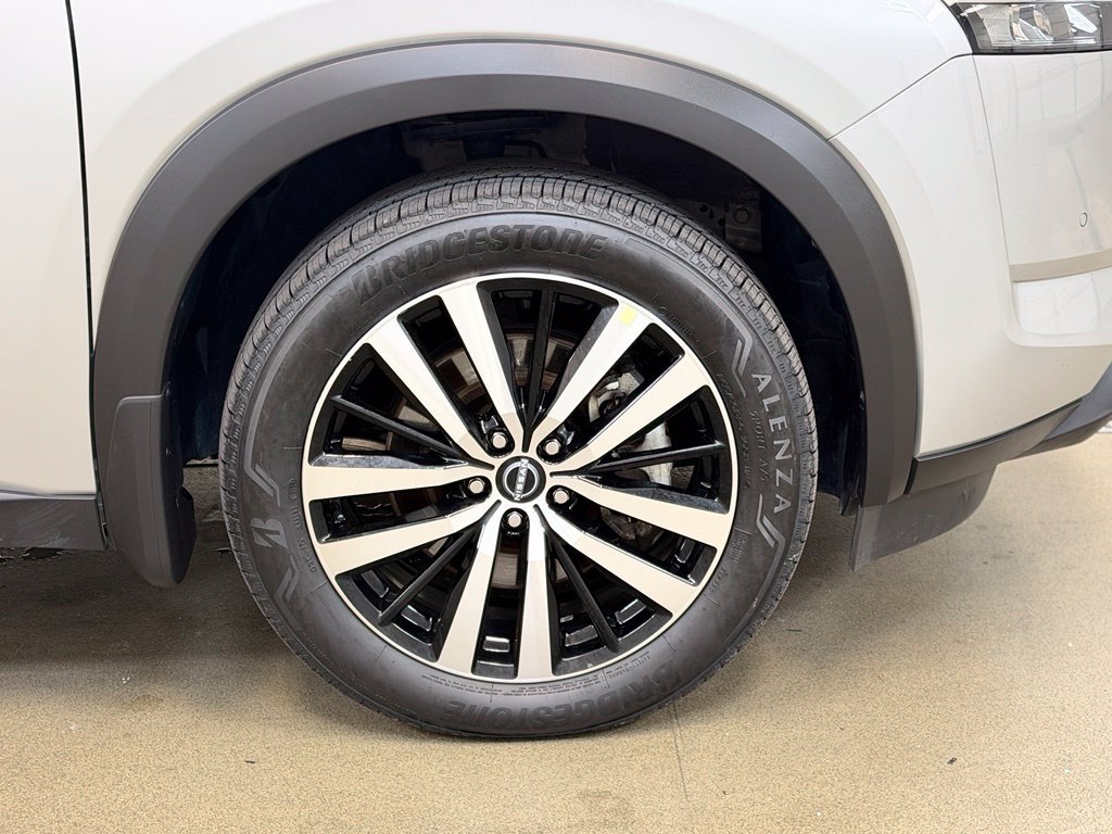 Used 2024 Nissan Pathfinder Platinum AWD/4WD image 4