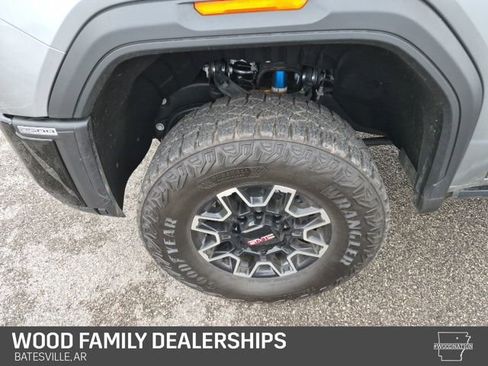 Used 2025 GMC Sierra 2500 AT4X image 14