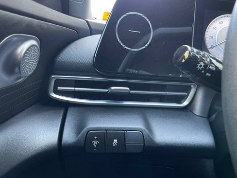 Used 2024 Hyundai Elantra SEL FWD image 13