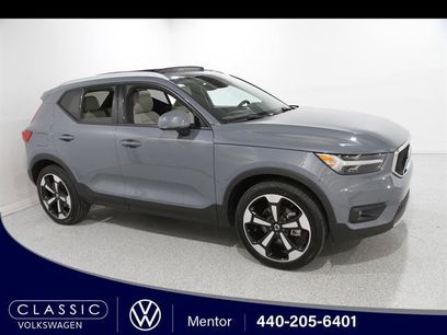 Used 2022 Volvo XC40 T5 Momentum w/ Premium Package