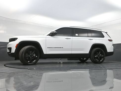 Used 2023 Jeep Grand Cherokee L Laredo AWD/4WD image 31
