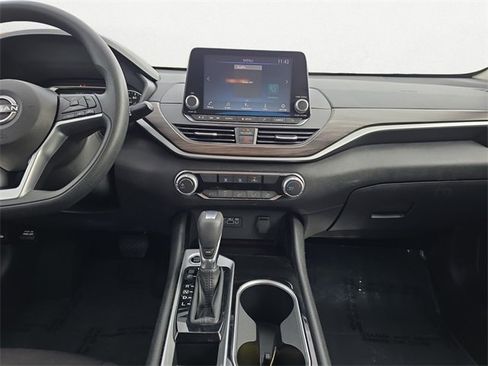 Used 2024 Nissan Altima 2.5 SV image 11