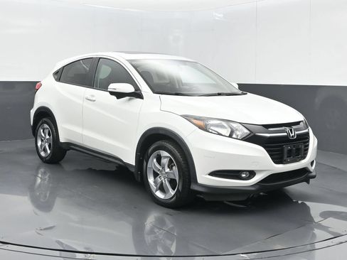 Used 2017 Honda HR-V EX image 3
