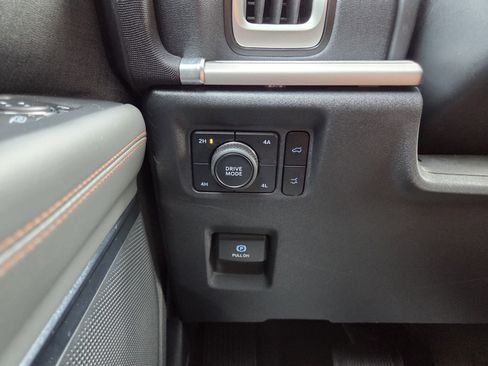 Used 2025 Ford Expedition Active AWD/4WD image 46