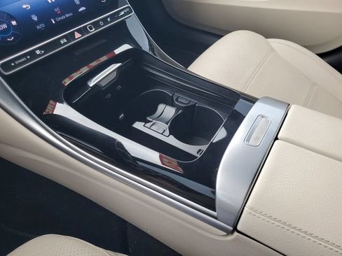 Used 2025 Mercedes-Benz C 300 4MATIC Sedan image 25