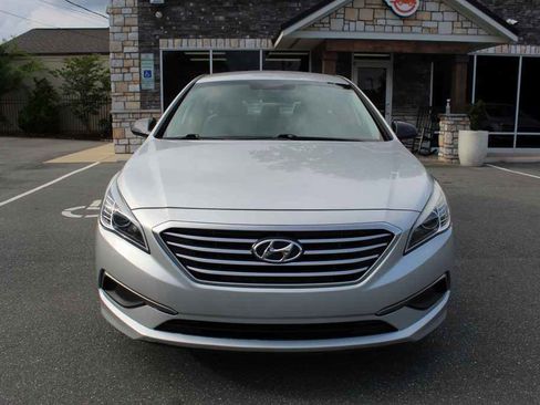 Used 2016 Hyundai Sonata SE FWD image 2